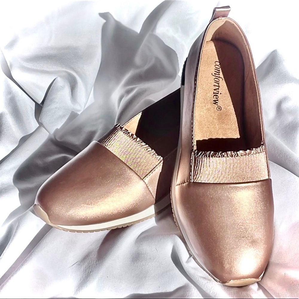 ☃️ Comfortview Flats NWOT